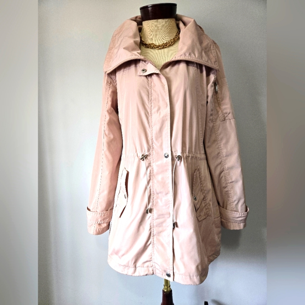 SAM EDELMAN Pale Pink Waterproof Jacket With Foldaway Hood. Size Medium